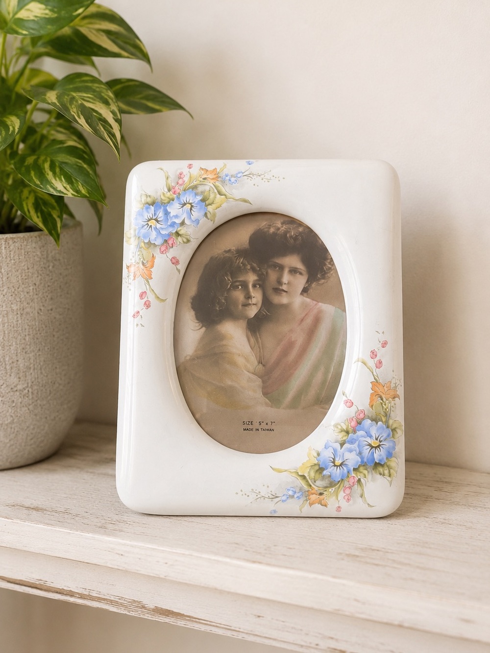 Vintage 90s Off White Puffy Ceramic Floral Oval Photo Frame Botanical‎ Pastel